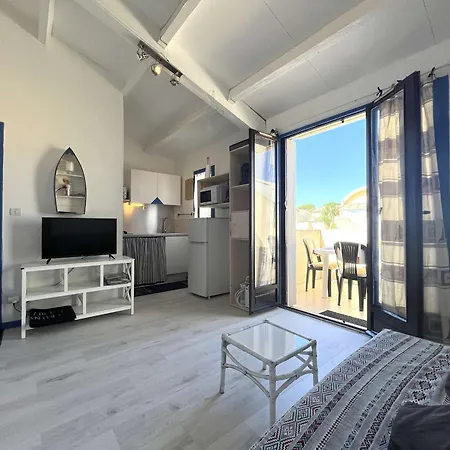 2 Pieces Climatise Avec Parking - - Fr-1-229-898 Appartement